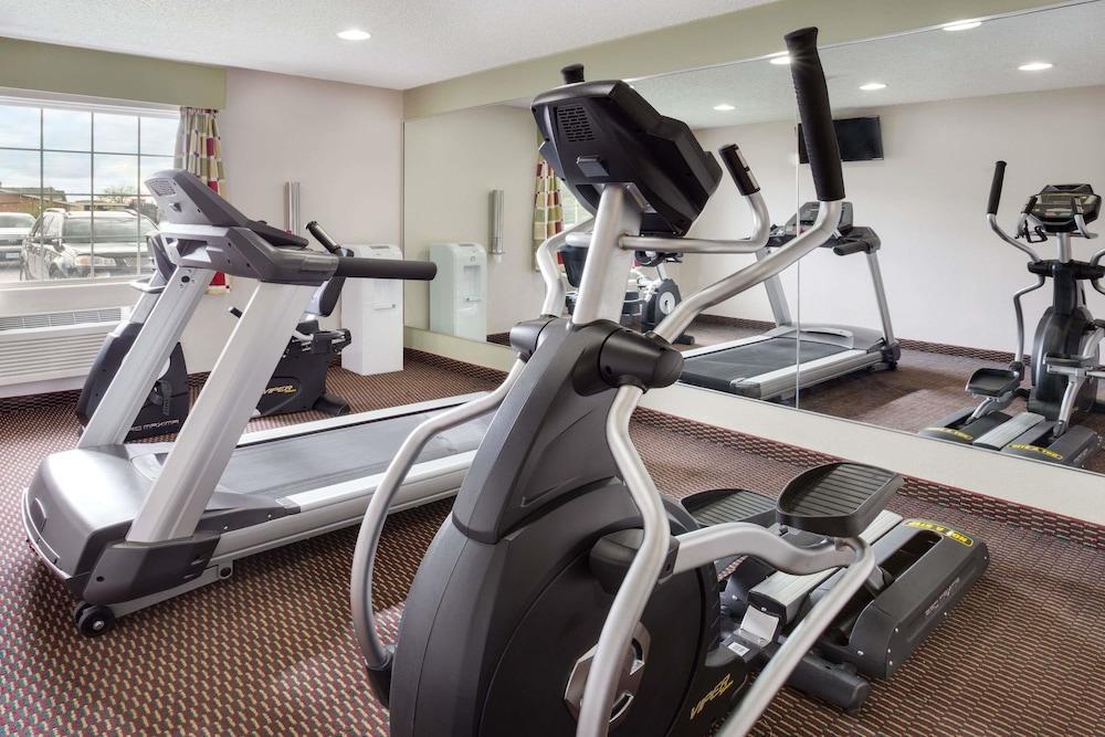 Baymont By Wyndham Beloit Hotel Ngoại thất bức ảnh